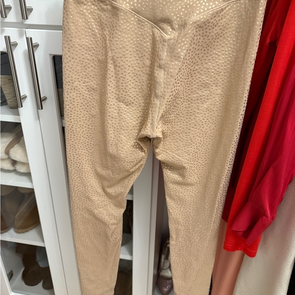 BuffBunny ⭐️Gold High-Waisted Leggings - Picture 5 of 6